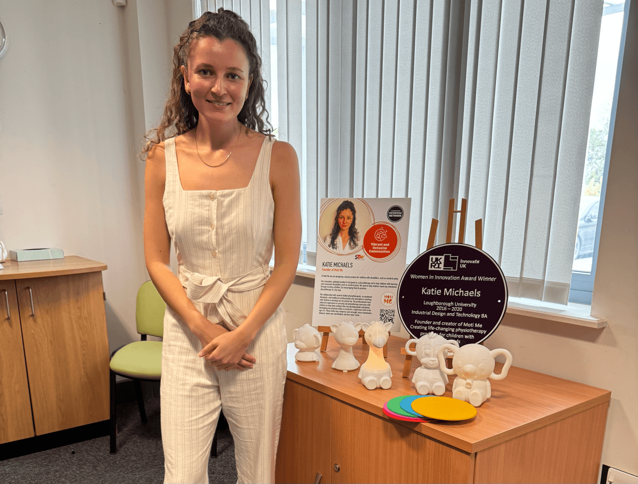 Founder of Moti me Katie Michaels posing with the Moti Me devices in an office